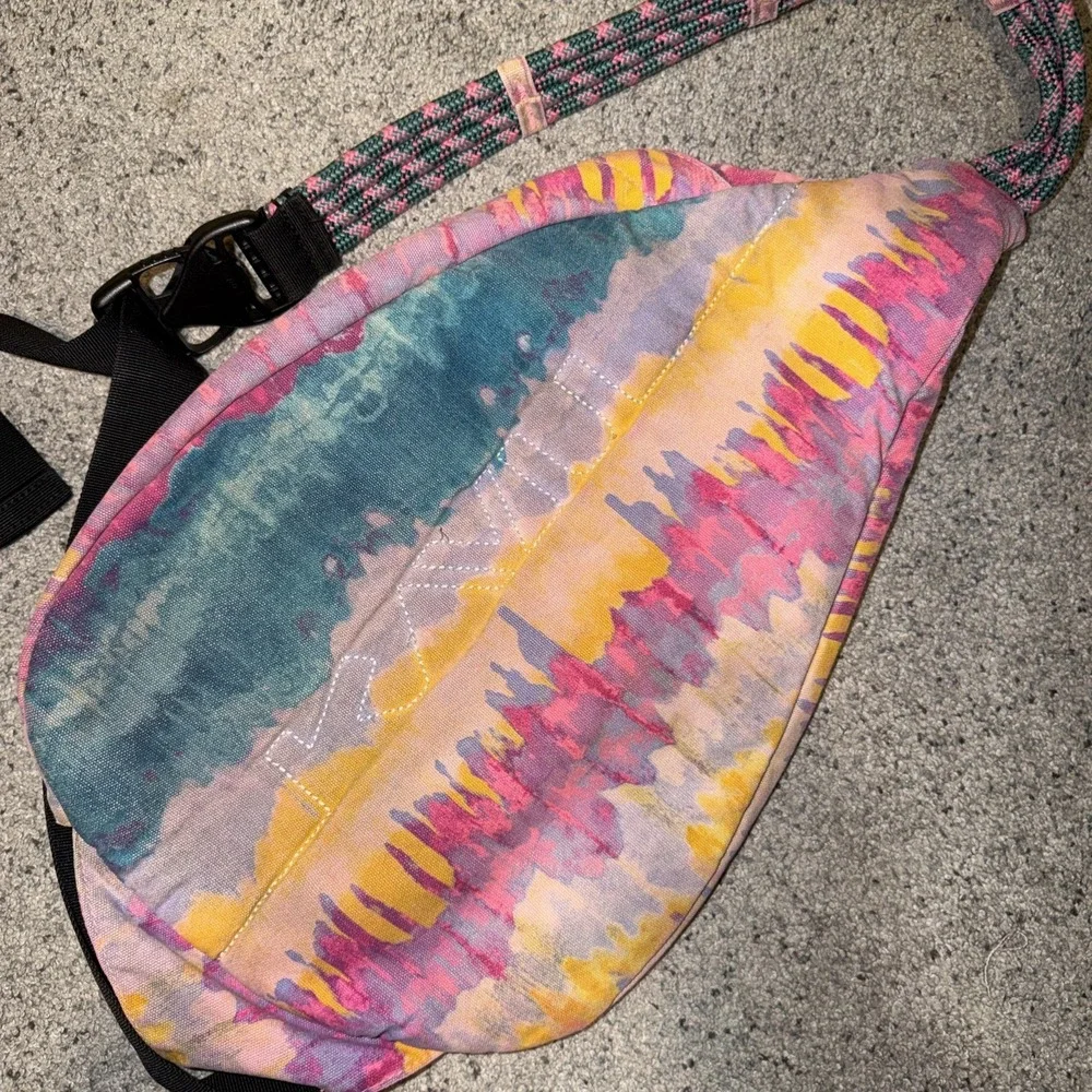 KAVU Rope Sling Crossbody Bag Coastal Tie Dye Outdoor Gorpcore Hike Nature